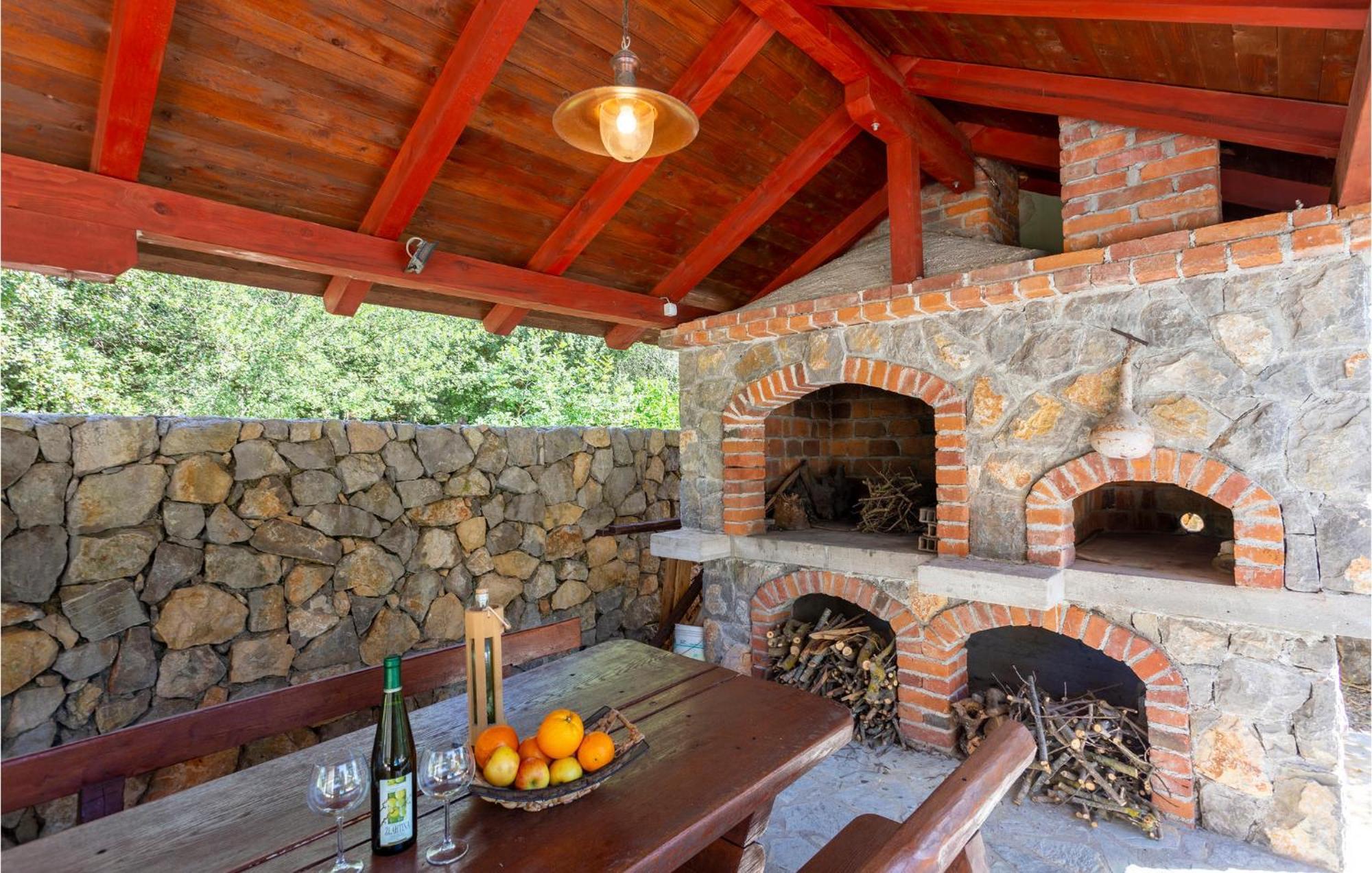 2 Bedroom Beautiful Apartment In Pinezici Esterno foto