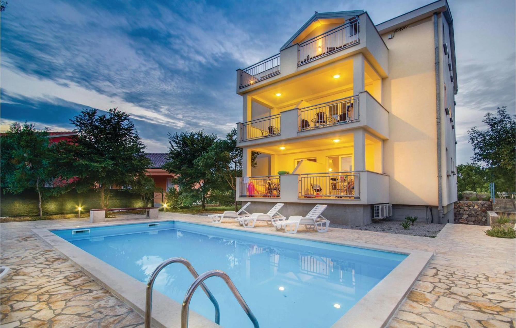 2 Bedroom Beautiful Apartment In Pinezici Esterno foto