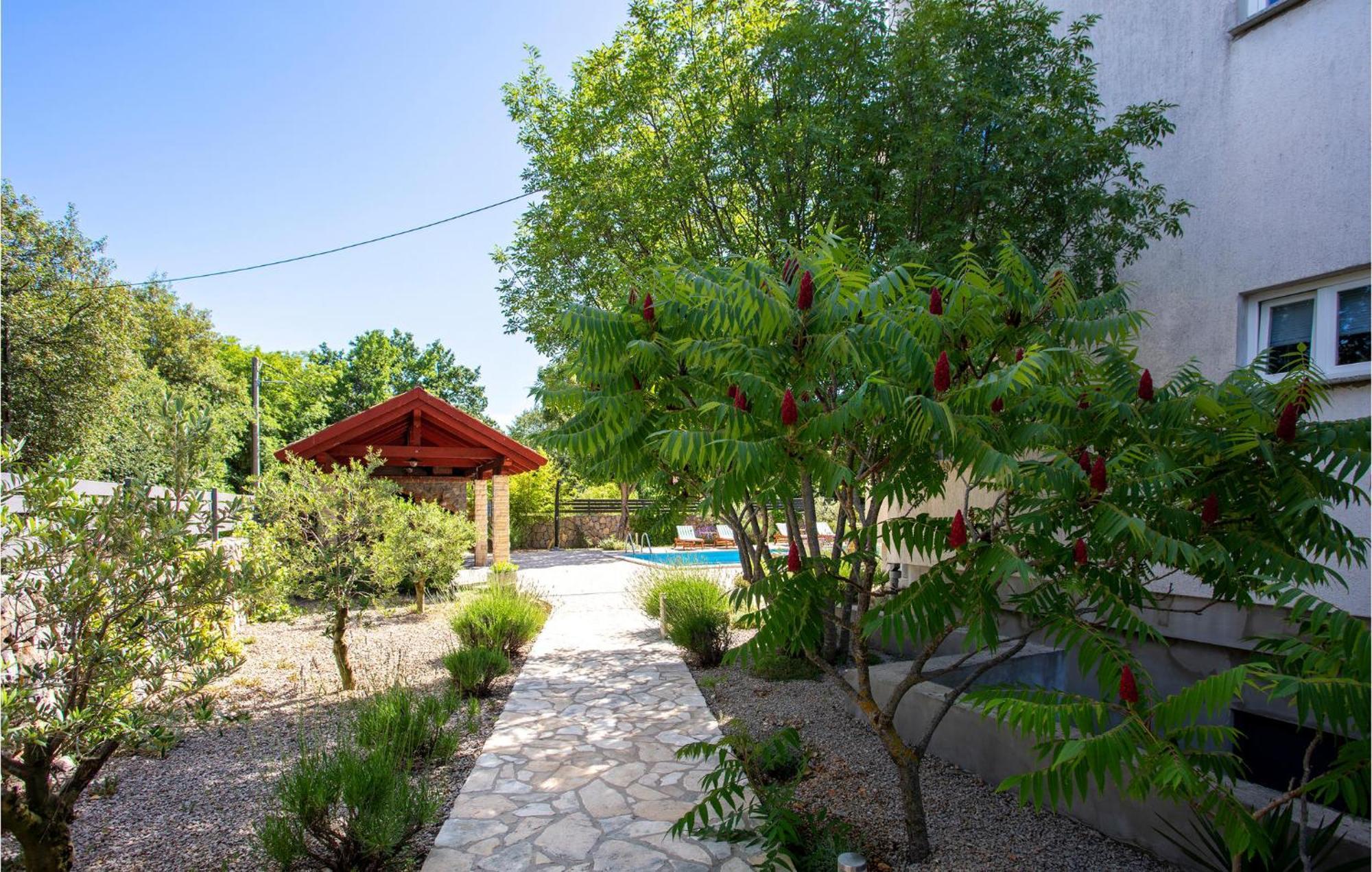 2 Bedroom Beautiful Apartment In Pinezici Esterno foto