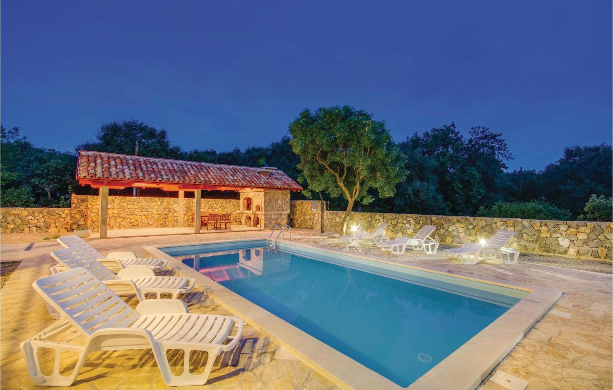 2 Bedroom Beautiful Apartment In Pinezici Esterno foto