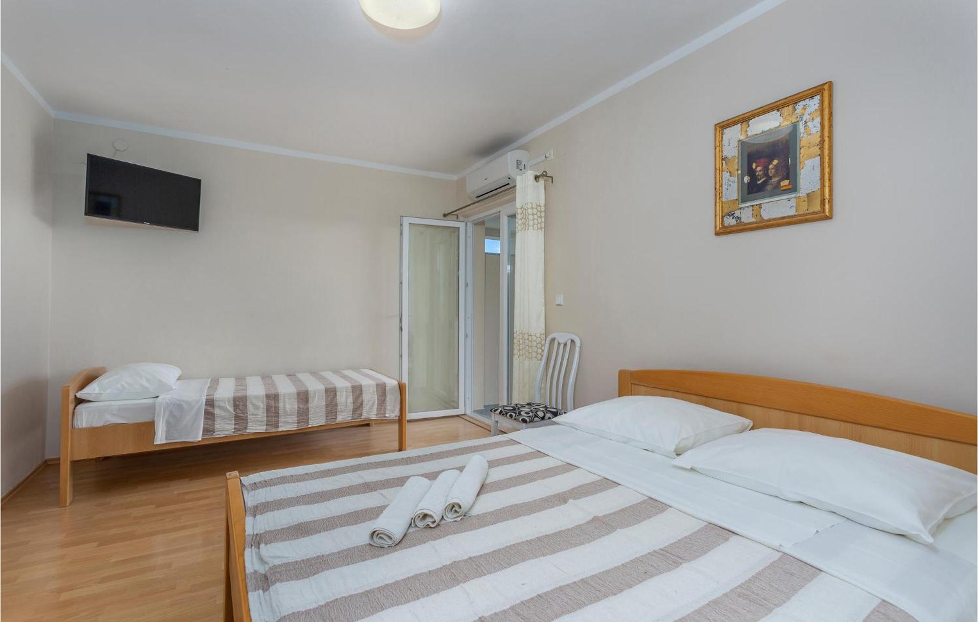 2 Bedroom Beautiful Apartment In Pinezici Esterno foto