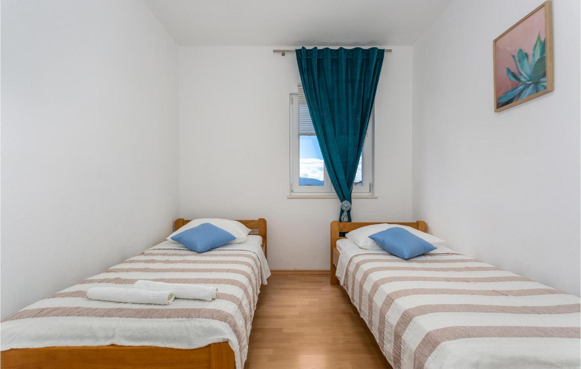 2 Bedroom Beautiful Apartment In Pinezici Esterno foto