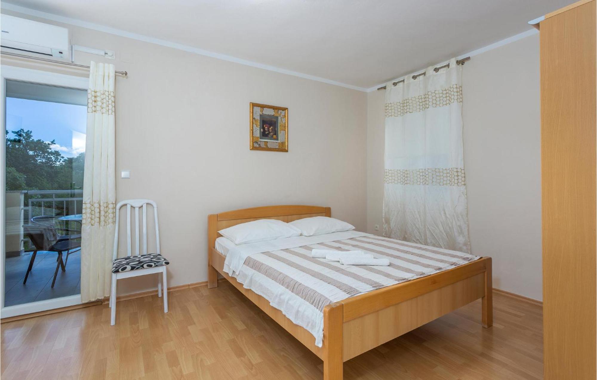2 Bedroom Beautiful Apartment In Pinezici Esterno foto